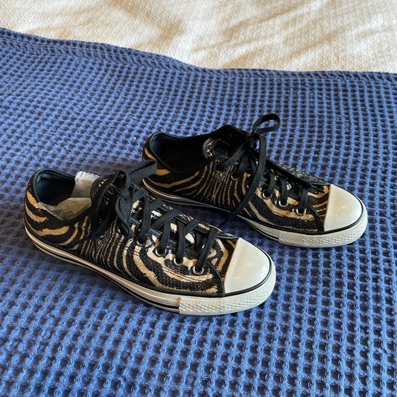 Converse All Star black and tan glitter animal print low top. - Picture 3 of 6